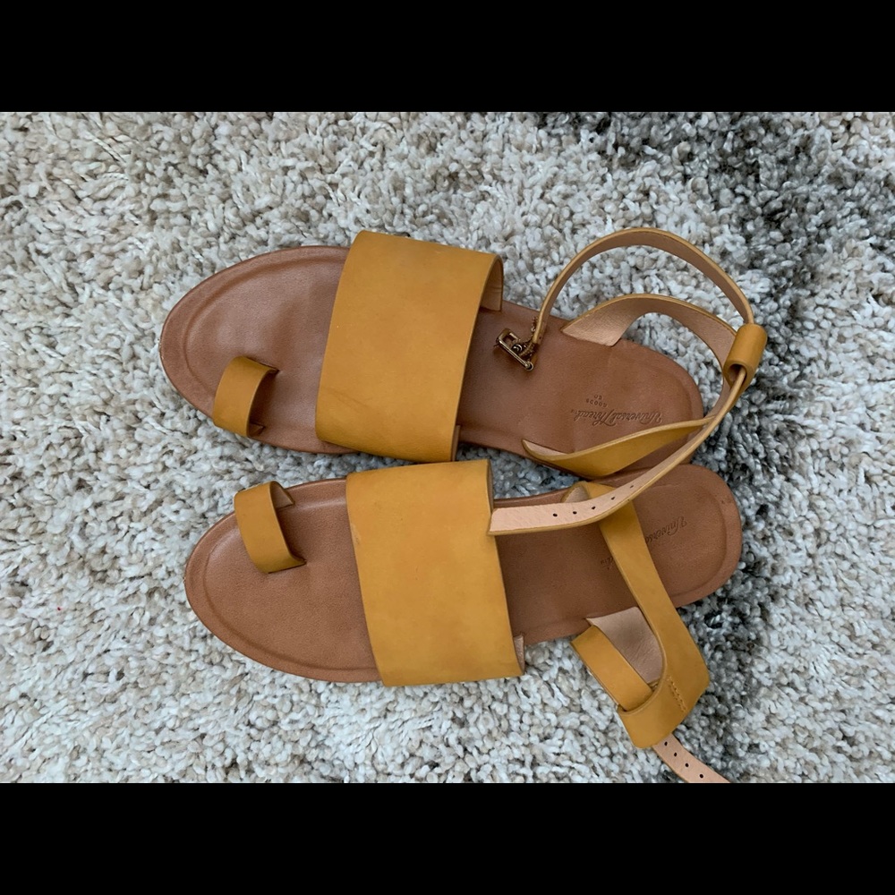 Universal thread mustard sandals